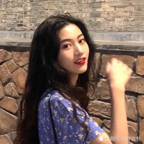  女生有这三种举动,表明对你有好感,尤其是第二种