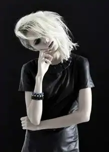  哪个大神帮我ps超级qq头像