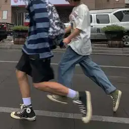  网恋情侣都是怎么认识的打游戏只排第二,92都是第一种