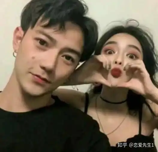  女生说睡了,笨蛋才会回复晚安,这12句情话解救你的情商