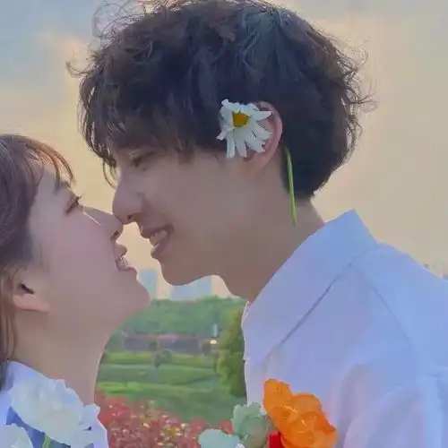  可爱情侣头像我们的爱要比新闻联播更长久