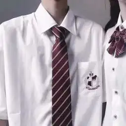  衬衫情侣头像一男一女不露头我是美丽的珍妮