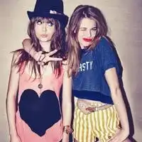  非主流欧美姐妹qq头像两个人的你淋雨我就绝不会打伞