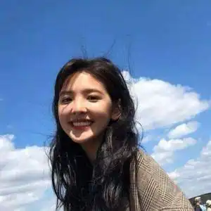  费启鸣和章若楠在一起了两人穿情侣装甜蜜合照,章若楠否认恋情
