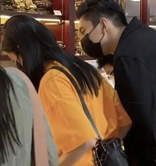  蔡卓宜坐王大陆大腿接吻好甜蜜他俩有多甜,我就有多心疼陈越