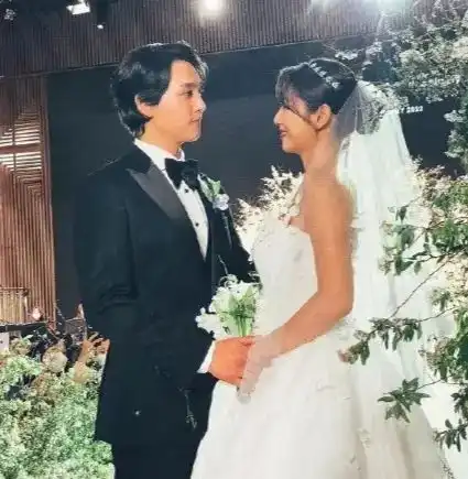  韩国女神嫁给了谁有人嫁给丑男,有人嫁入豪门,2位闪婚闪离