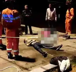  湖南某大学的小情侣因为吵架,女生跳湖,男生施救,结果