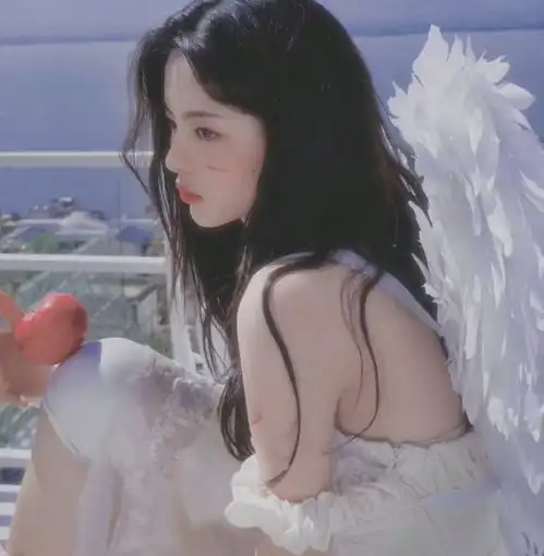  天使美貌杨超越新出的战损妆惊艳四座,这图堪称纯情天花板