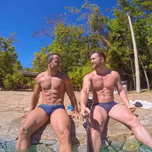  油管肌肉同志情侣stepsof2foreigners,我真的很喜欢巴西男人