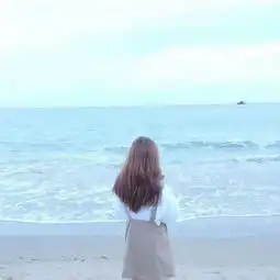  海边美女侧影背影小清新头像
