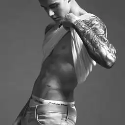  2018欧美男生意境头像唯美图片大全深情万里不及无言勾引