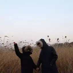  情侣头像劈个叉都是爱你的形状