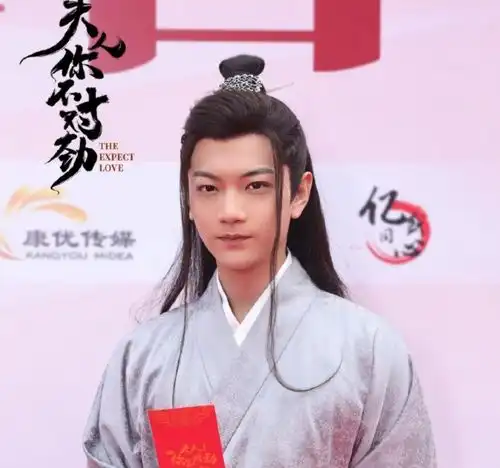  又一低成本古装开拍,火箭少女当女主,男演员服化道好敷衍