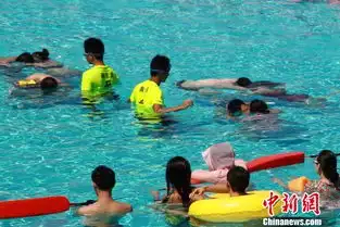  重庆情侣水下接吻迎七夕