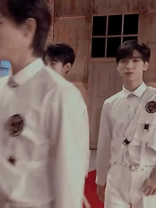  可以分享一些严浩翔出圈图吗