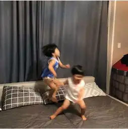  韩国初代童颜网红,148cm的超矮模特,嫁给18岁高中生,如今复出仍被喷惨了结婚