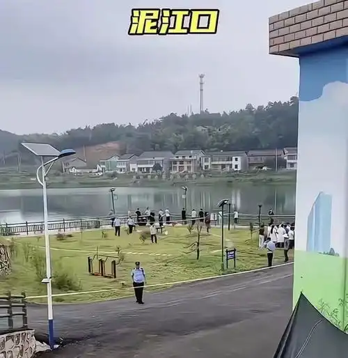  益阳小情侣跳河殉情事件,网友灵魂留言大姨妈还没来,爱情先来了