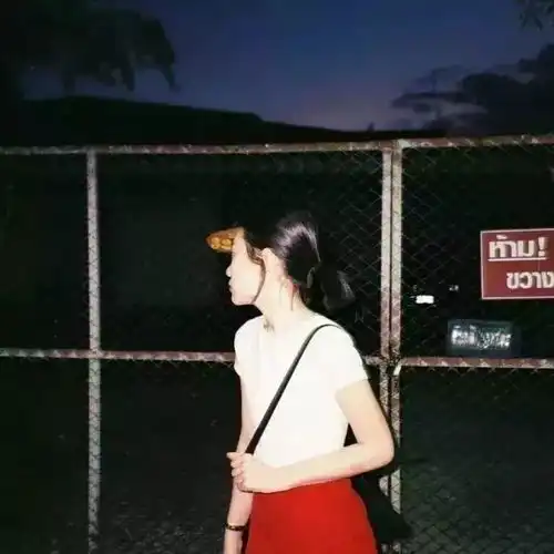  头像壁纸生活很讨厌,还好你可爱