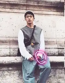  又一对姐弟恋疑分手同场无交流,男方戴尾戒表单身,结婚无望