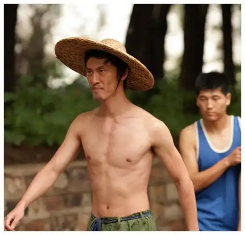  许君聪看向佐,发现冷幽默,网友赞刘海柱格局大贾玲成龙周星驰演艺事业网易订阅