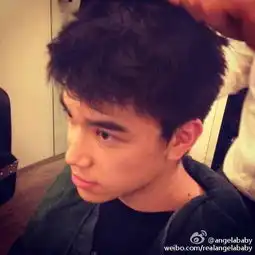  baby弟弟暴露一起来看看长相如何