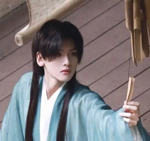 天官赐福真人版,花城变成大背头,我的异域小王子哪去了
