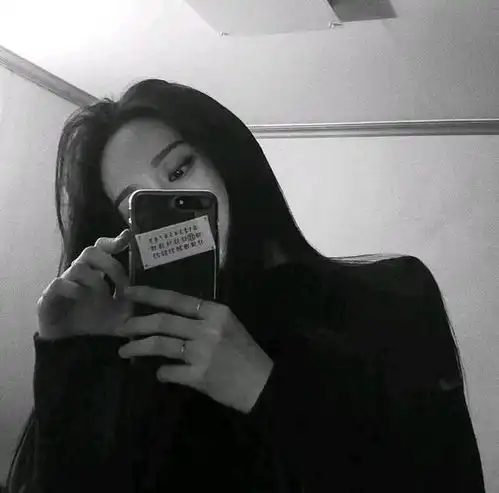  朋友圈里入心的句子只因你给的嬉笑太盛,无人在意你的心酸认真