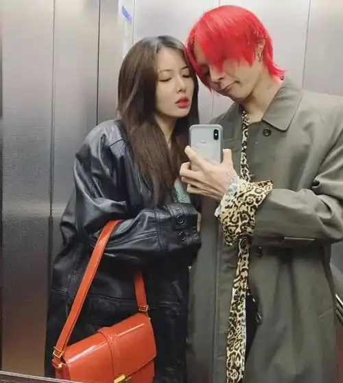  娱乐圈情侣集体放糖,被年下爱情甜哭了的你需要学的还有很多