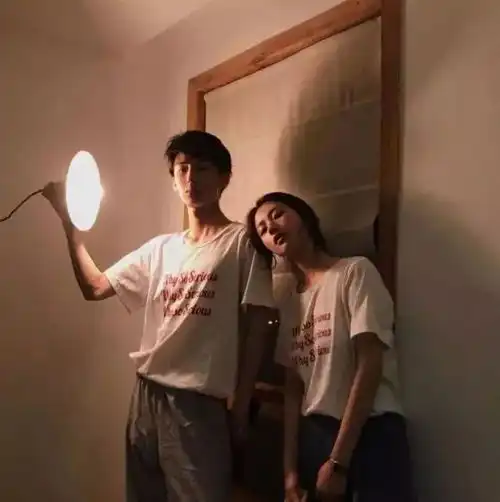  打破八月分手魔咒的情侣头像,神准