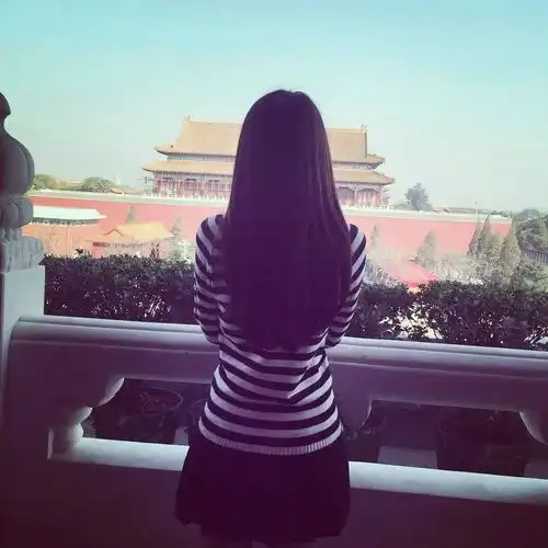  腰后介绍的外卖小哥二