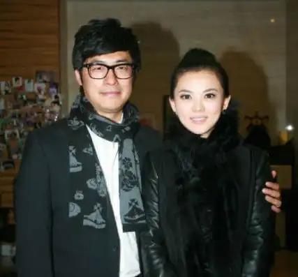  王岳伦发文宣布离婚,爆料李湘已有新欢,疑似曾与新男友穿情侣装