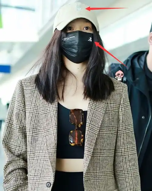  鹿晗深夜赶回北京与关晓彤相聚,隔空戴情侣帽秀恩爱,再次开启同居模式