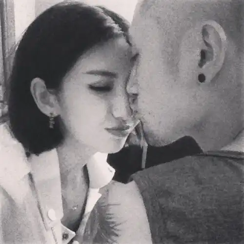  黑涩会情侣高清大图