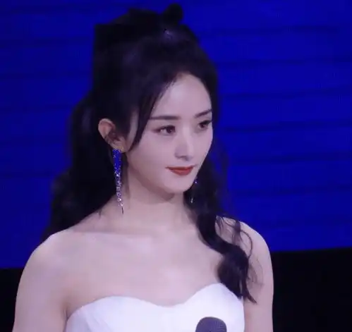赵丽颖亮相见面会,真人太美粉丝疯狂拍图,无滤镜下肤色让人慕了