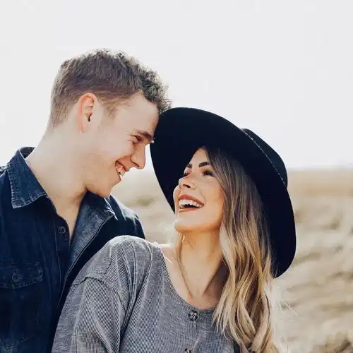  情侣头像长相很显小是什么体验