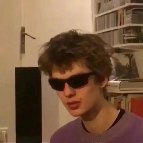  头像别人都是宝藏女孩而我是吃得肚子又饱又胀的饱胀女孩