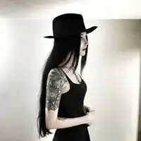  带有纹身的头像女生有纹身的个性女生头像