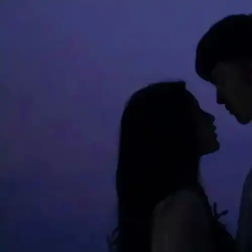  真人情侣头像别人的话太多,你不要听