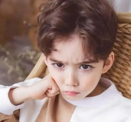  冻龄爸爸火了,与女儿相差25岁像情侣,女儿回应这是我亲爹