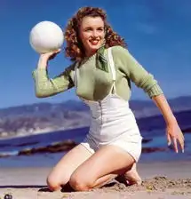  梦露18岁少女照曝光性感清纯引人无限遐想