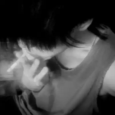  男生黑白灰色头像