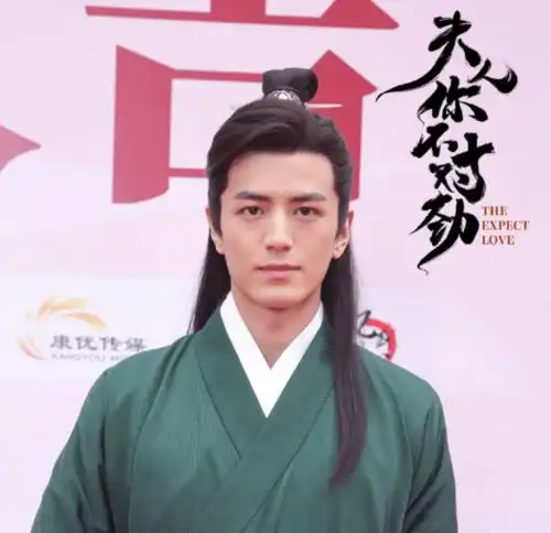  又一低成本古装开拍,火箭少女当女主,男演员服化道好敷衍