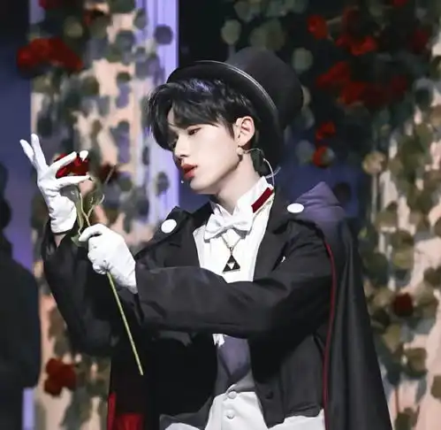  宋亚轩黑色系头像