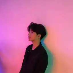  求类似的情侣头像女头,粉色背景就可以