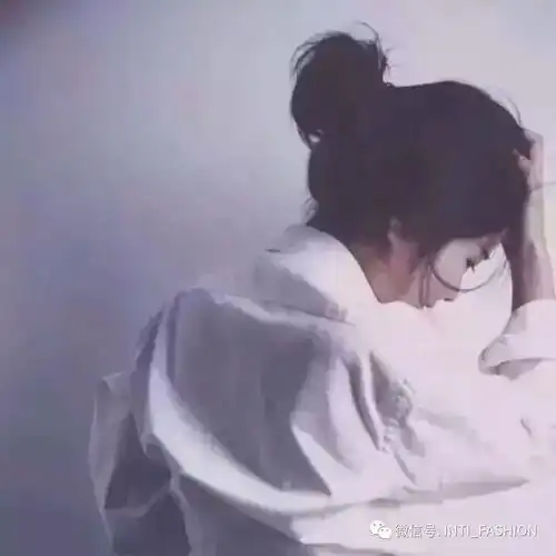  致女人纵有三千烦恼,不如拈花一笑