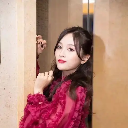  挑款师吴宣仪张雨绮抢穿显腰细的泡芙袖给我来一打