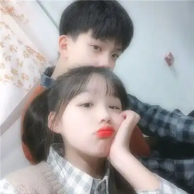  可爱情侣头像双人两张卖萌一左一右一张两个人