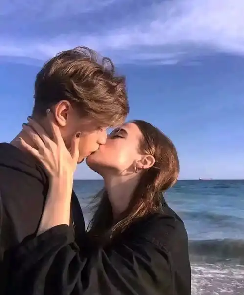  头像你和你小时候买的存钱罐挺像的又胖又没钱