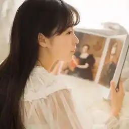  女头每个人都有一段悲伤,想隐藏却欲盖弥彰