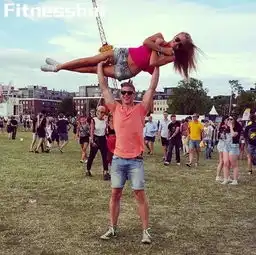  刷爆了2亿人朋友圈的情侣亲密健身照